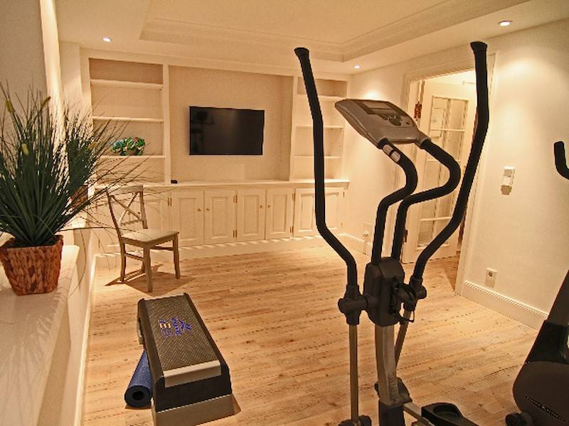 Bleiben Sie fit im hauseigenen Fitnessraum.
