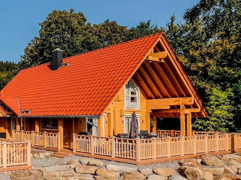 Die 60 m² große Terrasse läsdt zum Sonnenbad ein