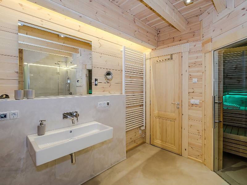 Das Designerbad mit integrierter Finnischer Sauna 