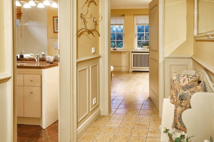 Herzlich willkommen! Der Eingangsbereich mit Garderobe