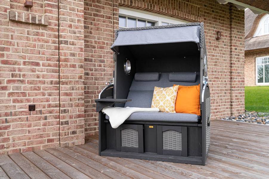 Ein eigener Strandkorb erwartet Sie auf der Terrasse.