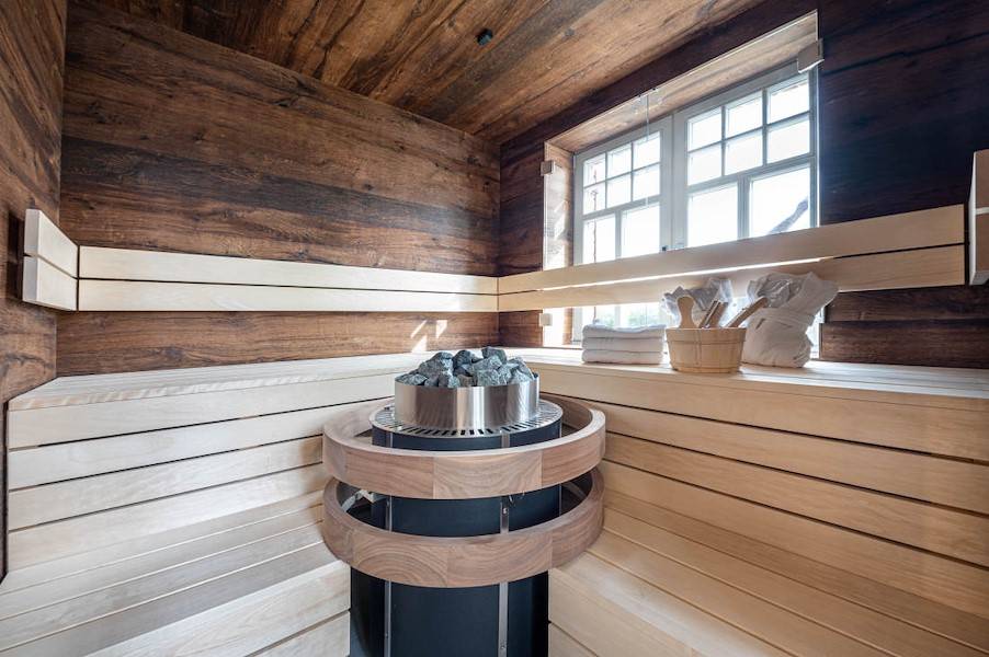 Die extravagante Sauna im Chaletstil.