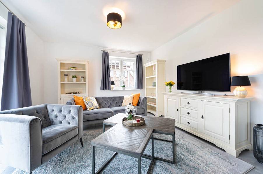 Dieser Wohnbereich ist einladend und gemütlich zugleich.