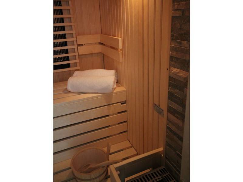 Wer die Privatsphäre schätzt, wird in der wohnungseigenen Sauna am besten entspannen.
