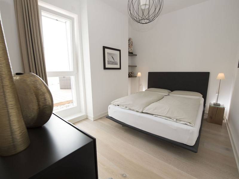 Das zweite Schlafzimmer mit Doppelbett
