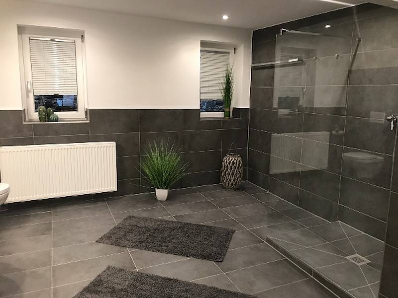 Das große Badezimmer 1OG