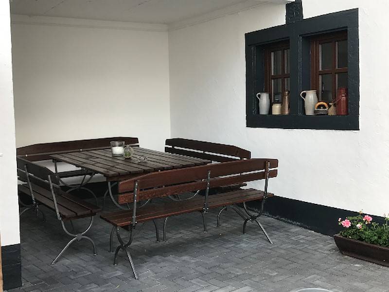 Auch an Regentagen sitzen unsere Gäste überdacht im Freien.