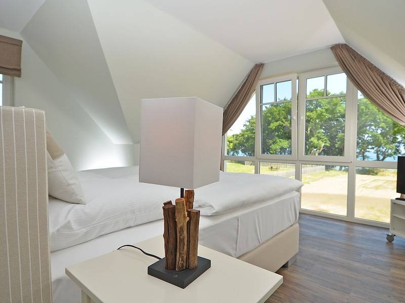 Das Masterbedroom im Obergeschoss mit direktem Meerblick
