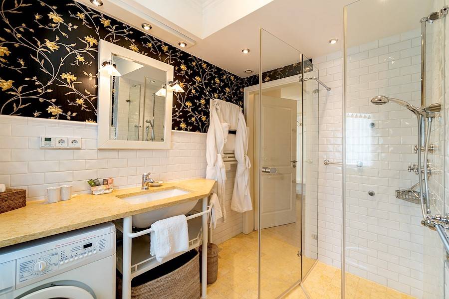 Ein Waschtrockner steht kostenlos zur Verfügung.