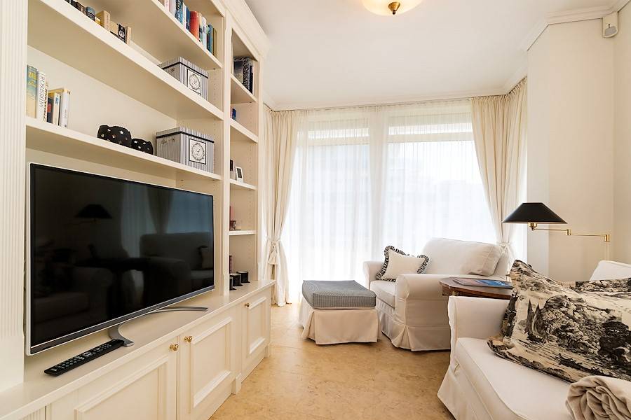 Bis zu 2.000 TV- Sender und  1.000 Radiosender dank Satelittenantenne.