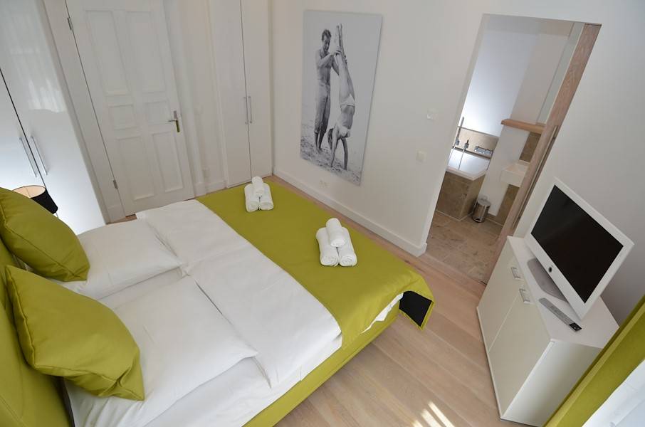 Das zweite Schlafzimmer verfügt über ein Vollbad en suite
