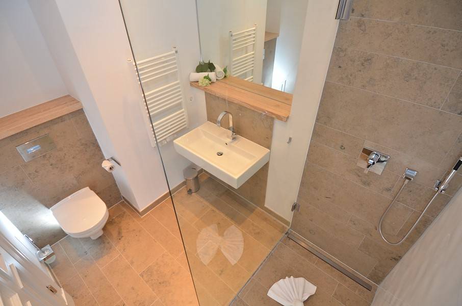 Das Bad mit Walk-In Dusche