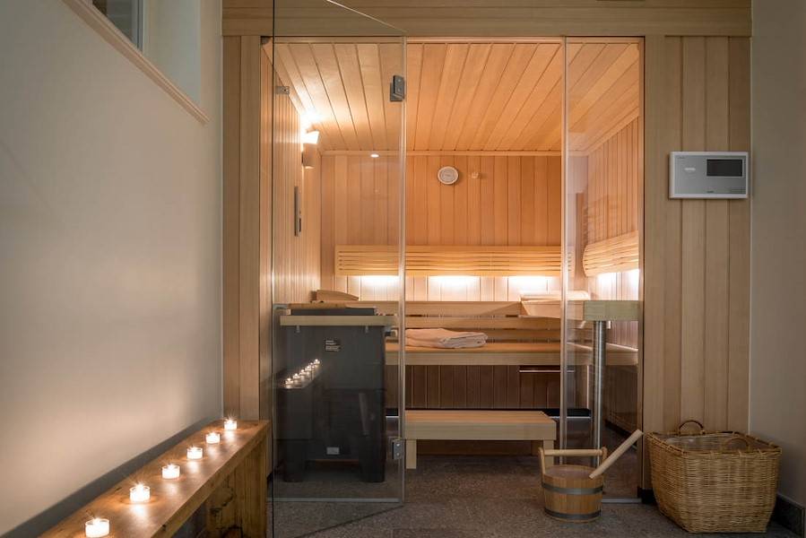 Entspannen Sie wann immer Sie mögen in der hauseigenen Sauna.