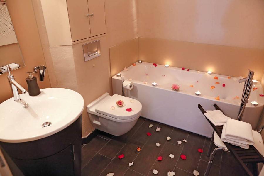 Das Badezimmer mit Objekten von Philippe Starck
