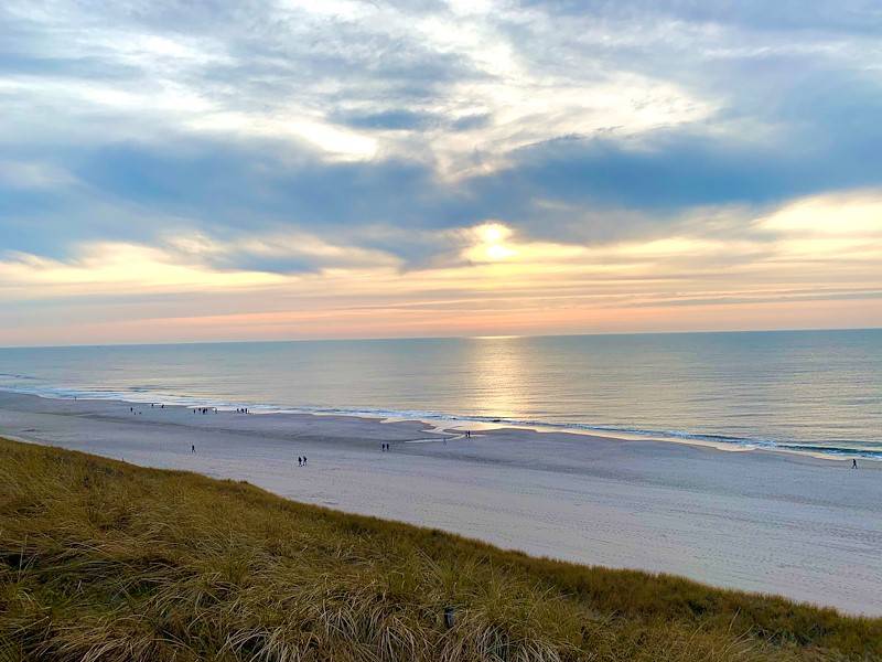 Erleben Sie einzigartige Sonnenuntergänge am Kliff direkt vor der Wohnung