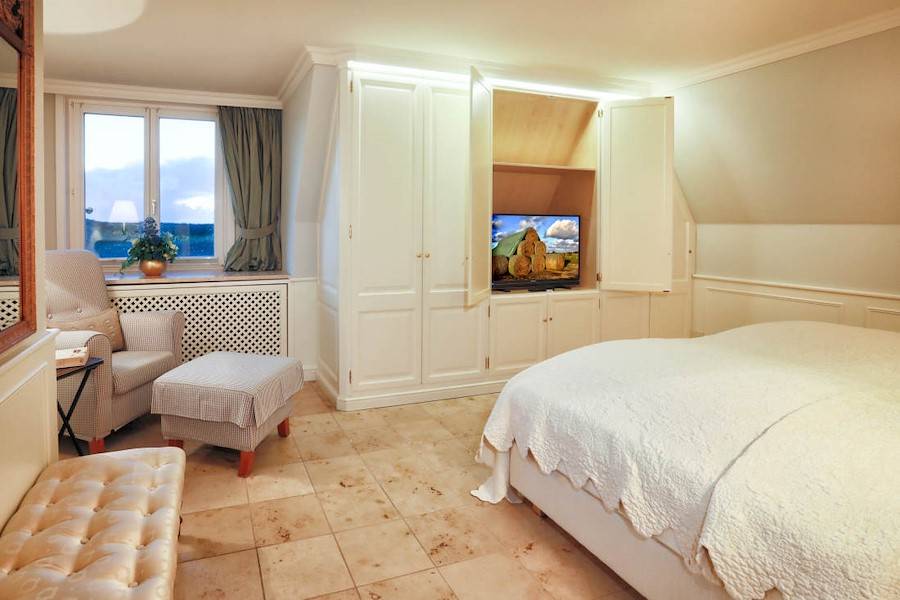 Ein weiterer Flachbildschirm steht im Schlafzimmer zur Verfügung