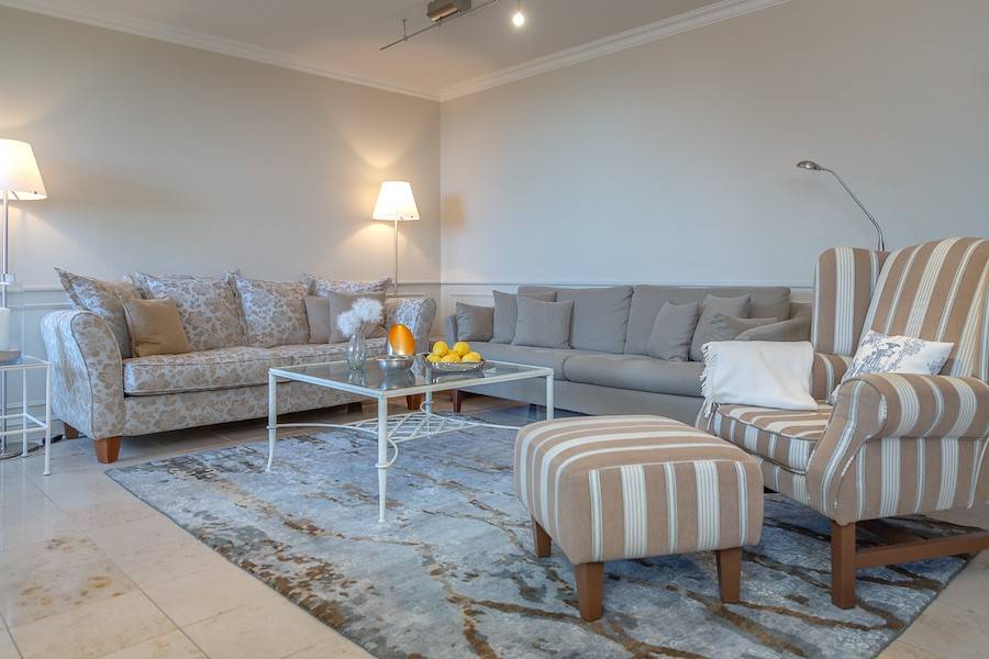 Viel Platz für einen entspannten Filmabend.