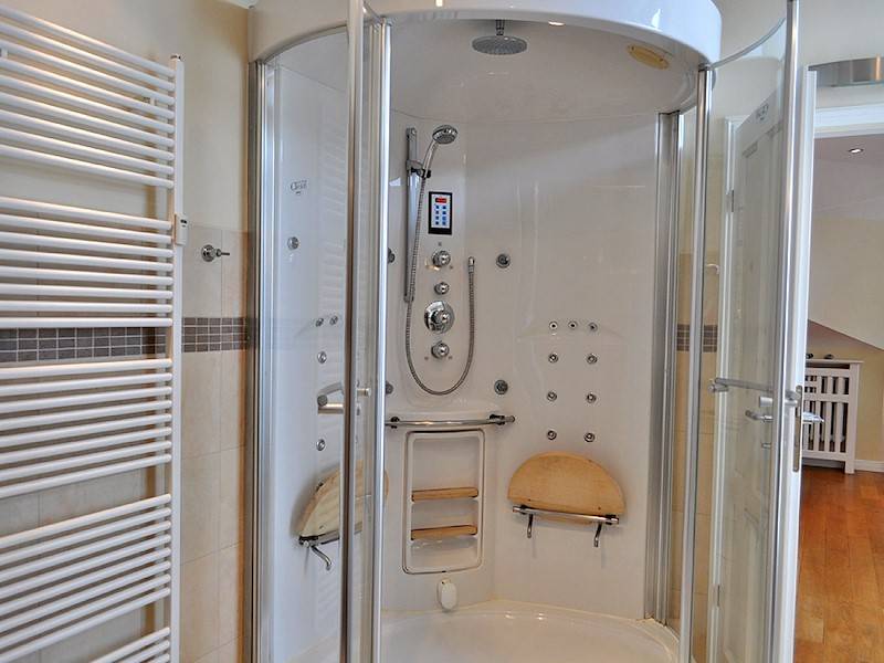 Auch ein Duschtempel steht im Penthouse zur Verfügung