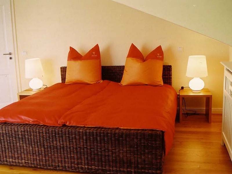 Dank einem großen Doppelbett ist ein erholsamer Schlaf garantiert.