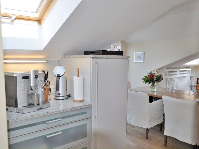 Die gut ausgestattete Küche mit Jura Kaffevollautomat 