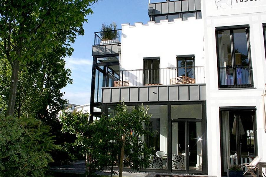 Garten, Terrasse, Balkon, oder Dachterrasse. Die Villa bietet alles.
