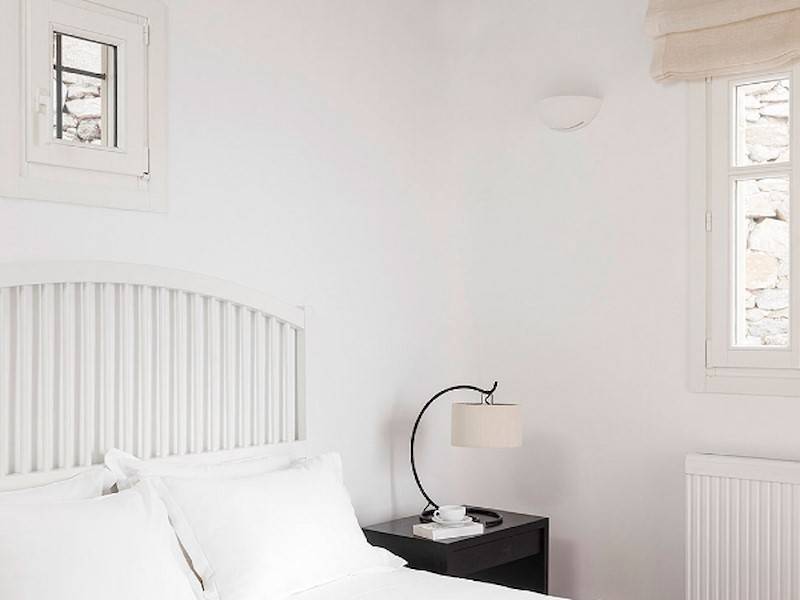 Drei Schlafzimmer mit großen Doppelbetten und drei Bäder stehen Ihnen zur Verfügung.