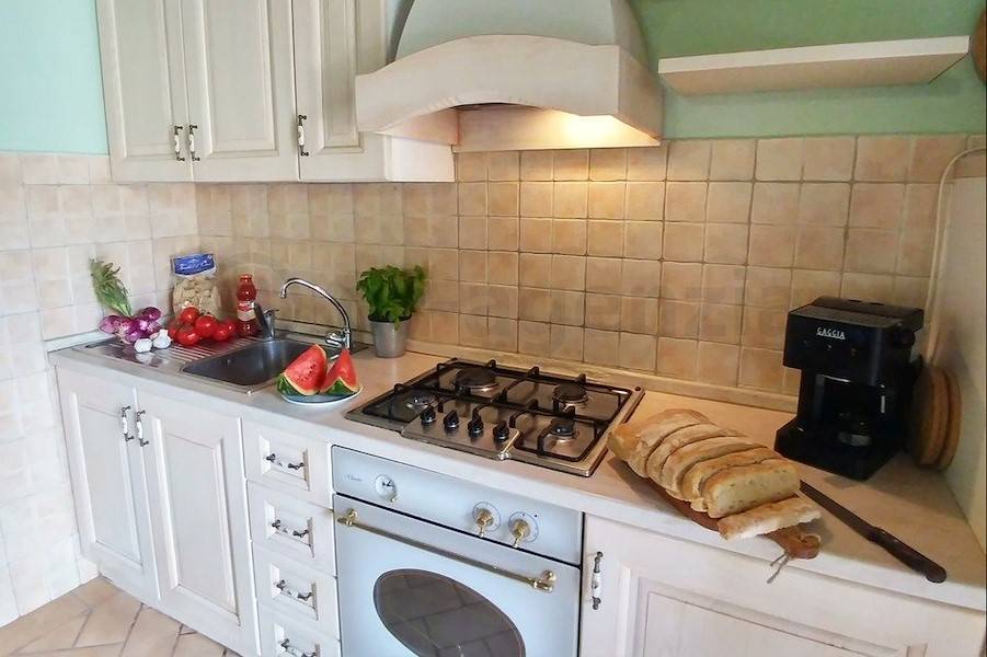 Eine von zwei Landhausküchen.