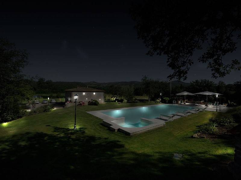 Auch in der Dunkelheit ist die Villa und die Landschaft ein absoluter Traum.