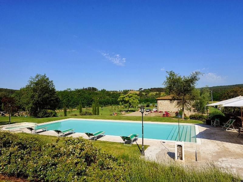 Der 17 x 7 Meter große und 1,4 Meter tiefe Pool ist ein wahres Highlight.