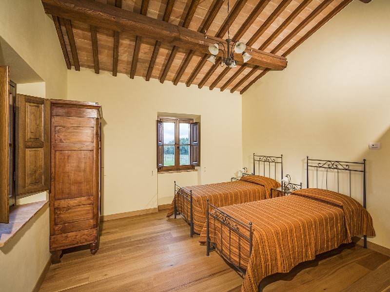 Ein viertes Schlafzimmer beherbergt zwei Einzelbetten.