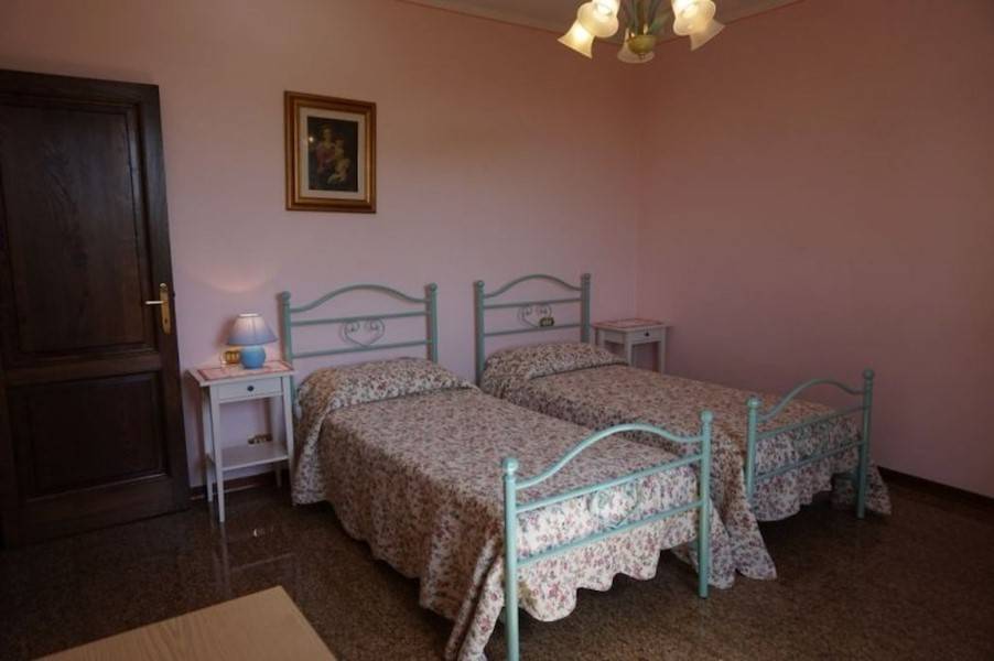 Auch ein Schlafzimmer mit zwei Einzelbetten ist vorhanden.