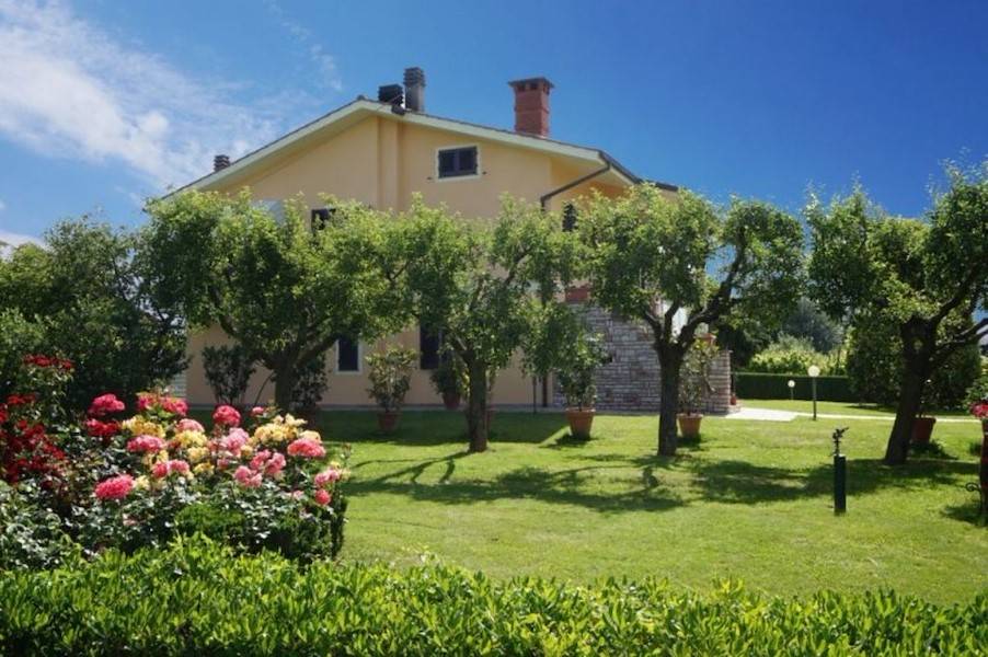 Das Flair der Toskana umrahmt das gemütliche Landhaus.