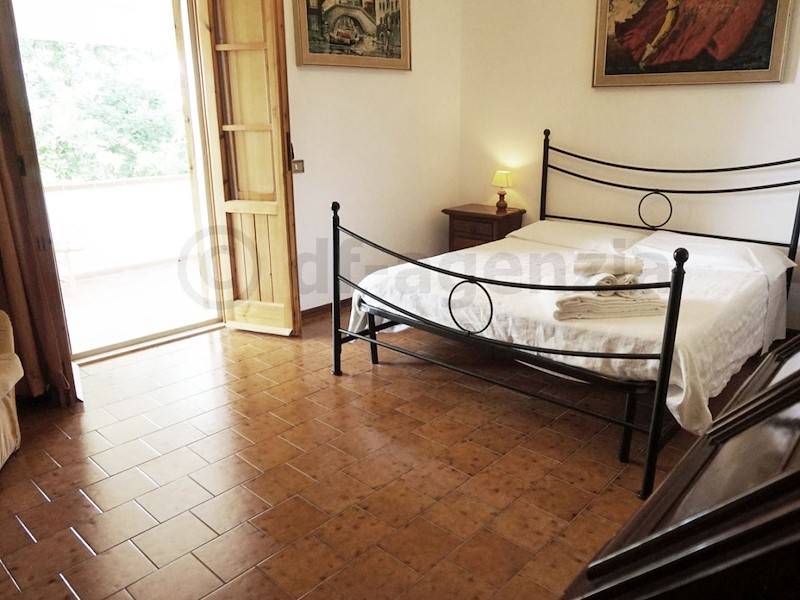 Alle Schlafzimmer sind mit großen Doppelbetten ausgestattet.