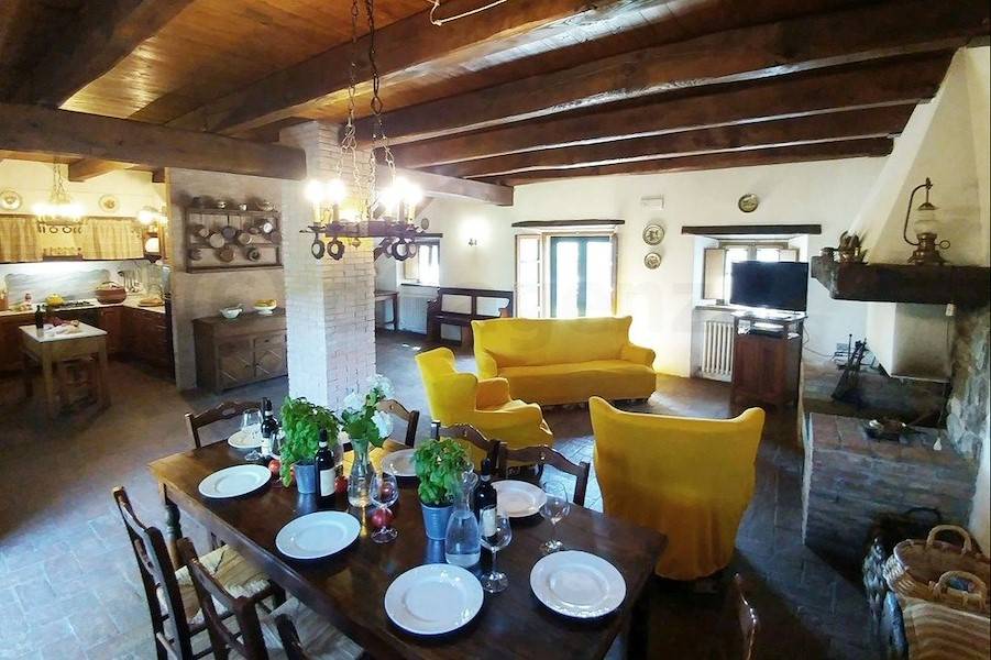 Viel Platz bietet der große Wohn- Ess- und Kochbereich.