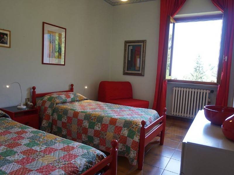 Ein weiteres Schlafzimmer mit Schlafmöglichkeiten für zwei bis drei Personen.