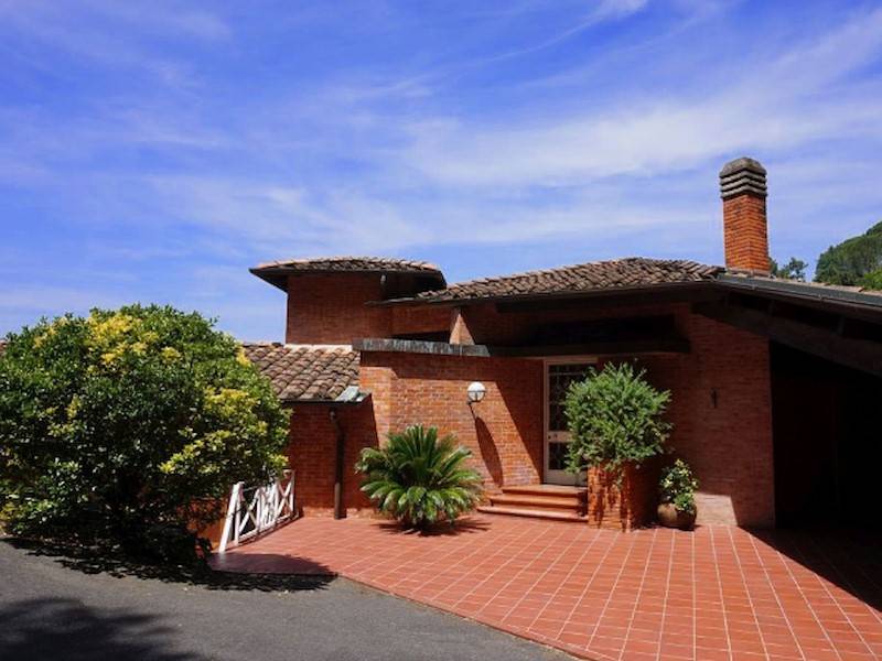 Die charmante Villa mit Meerblick und Pool.