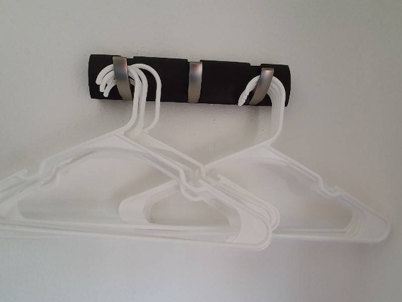 kleine Garderobe im Zimmer