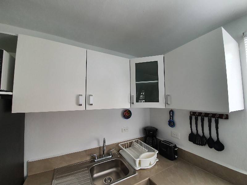 Küchenschränke und Ausstattung