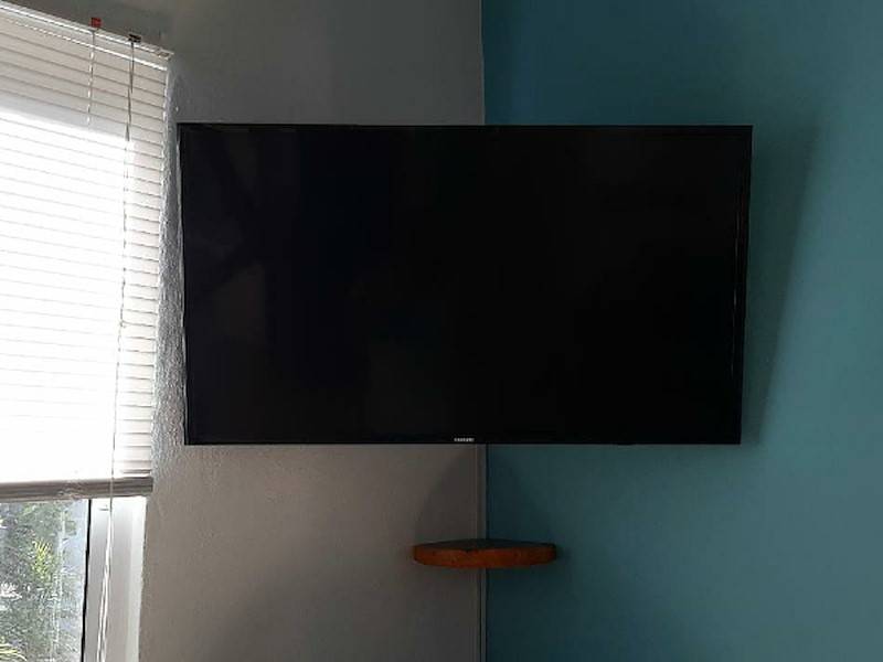 Flachbildschirm im Wohnzimmer