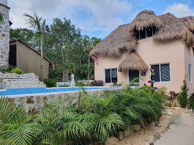 CASA LUNA mit dem schönen Pool davor