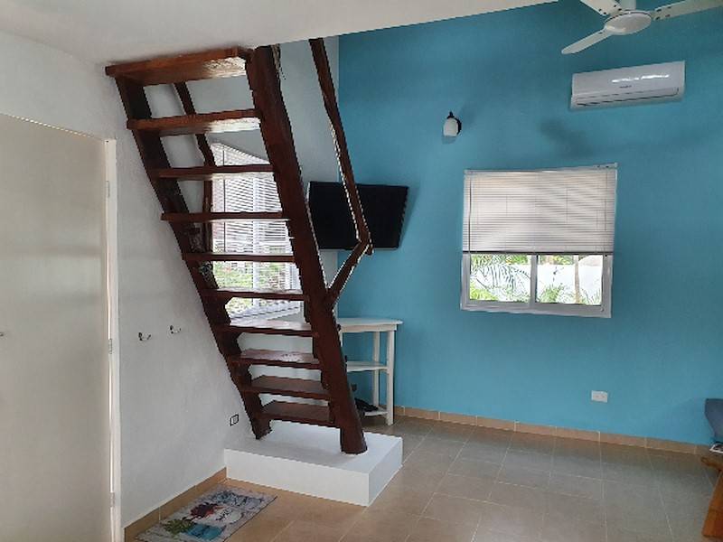 die Treppe nach oben ins Schlafzimmer