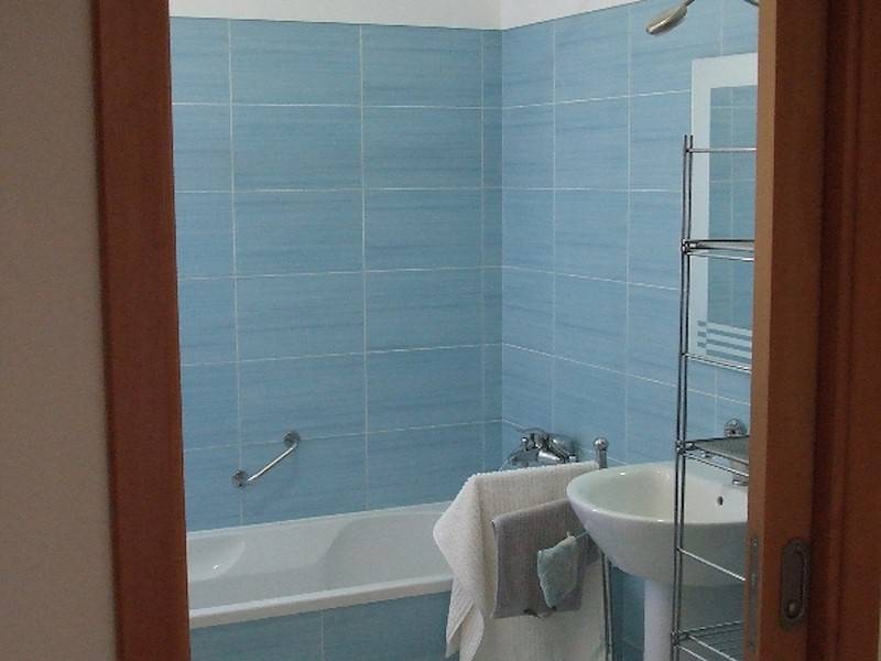 Extra-Bad mit Wanne, WC und Bidet